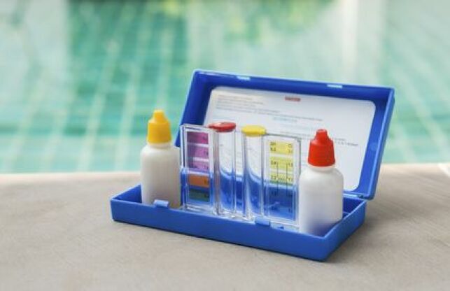Les tests par réactifs liquides pour analyser l’eau de votre piscine