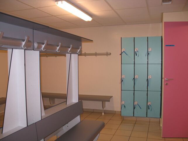Les vestiaires de la piscine à Villemomble Les vestiaires de la piscine à Villemomble