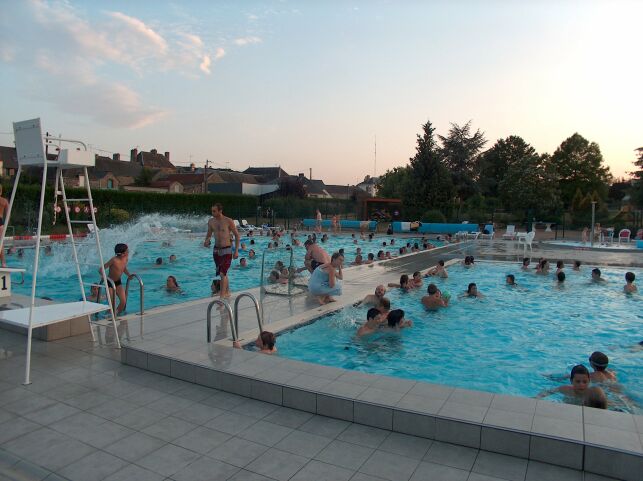 Les bassins de natation à la piscine de Pré-en-Pail