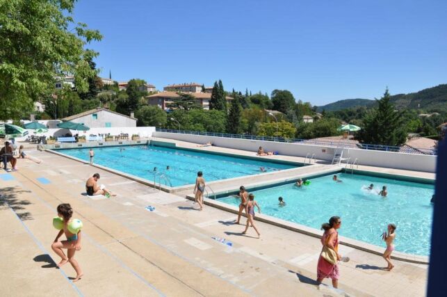 Les deux bassins de la piscine Gratenas à Privas