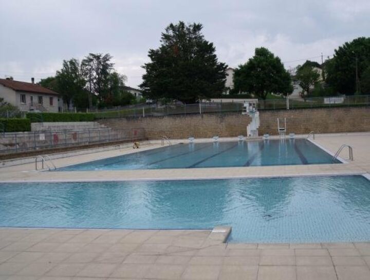 Les deux bassins de natation à Pamproux Les deux bassins de natation à Pamproux