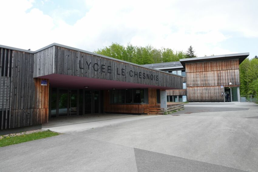 Entrée du Lycée Le Chesnois, La Vôge-les-Bains&nbsp;&nbsp;