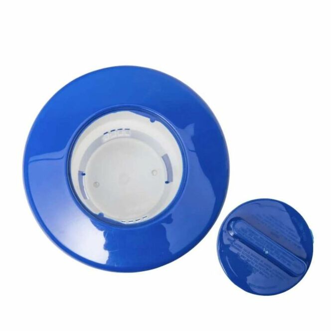 Fabriqué en plastique durable de couleur bleue, ce diffuseur est équipé d'un couvercle verrouillable © Mareva