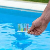 Mesure et dosage du chlore dans une piscine