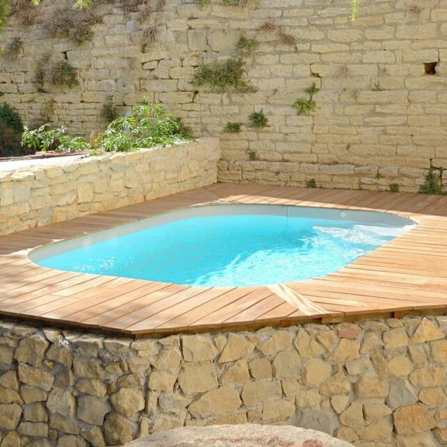 Design et personnalisable, cette mini piscine saura vous combler.