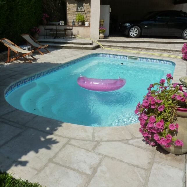 Modèle de piscine coque Annecy, par Arion Piscines.