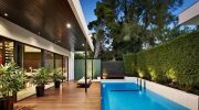 Mur végétal, palissade et pare-vue pour une piscine à l’abri des regards