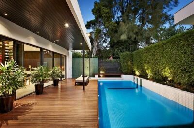 Mur végétal, palissade et pare-vue pour une piscine à l’abri des regards