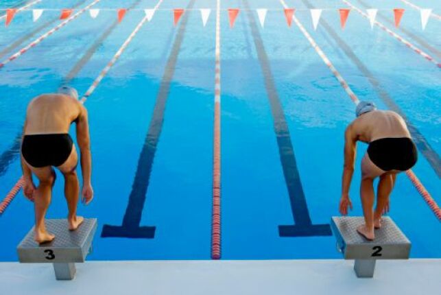 Nager à deux permet notamment d'augmenter sa motivation.