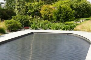 Nouveauté DEL : « Noir Absolu », nouveau coloris pour les lames polycarbonates solaires pour piscine