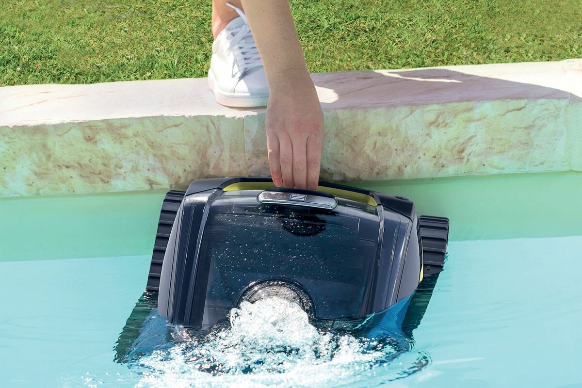 Nouveauté Zodiac® 2023 : robot de piscine sans fil FREERIDER™, la