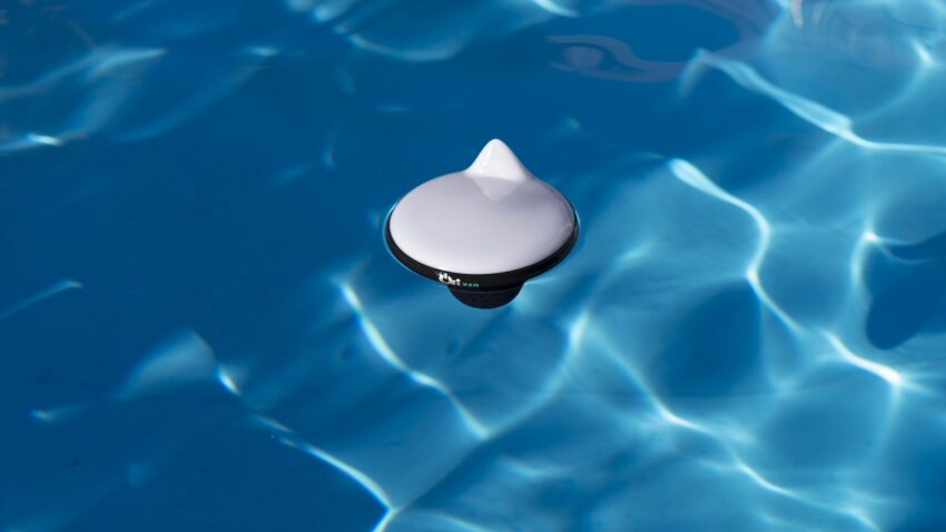Ofi : l’objet flottant intelligent, connecté et design qui analyse l’eau de votre piscine&nbsp;&nbsp;