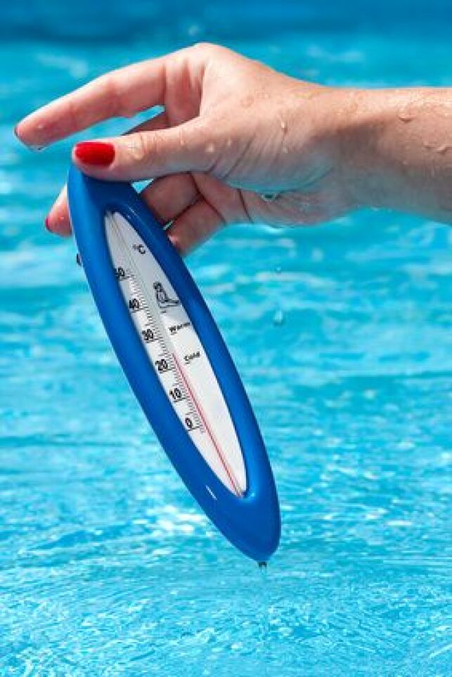Optez pour un thermomètre de piscine connecté