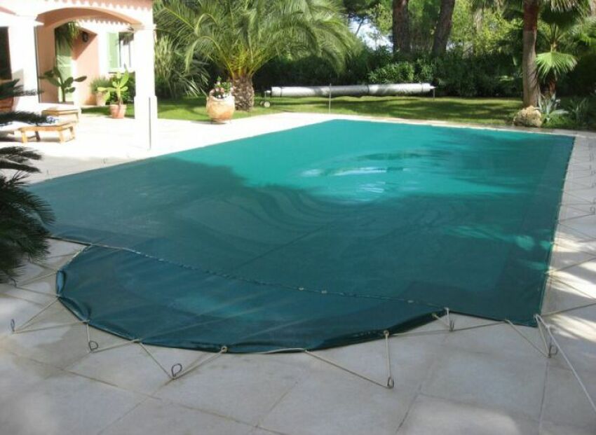 Optez pour une bâche de piscine sur-mesure et adaptée à chaque période de l’année&nbsp;&nbsp;
