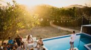 Organiser une pool party : déco, jeux, éclairages