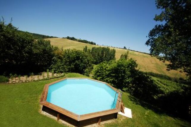 Peut-on enterrer une piscine initialement conçue pour être hors-sol ?