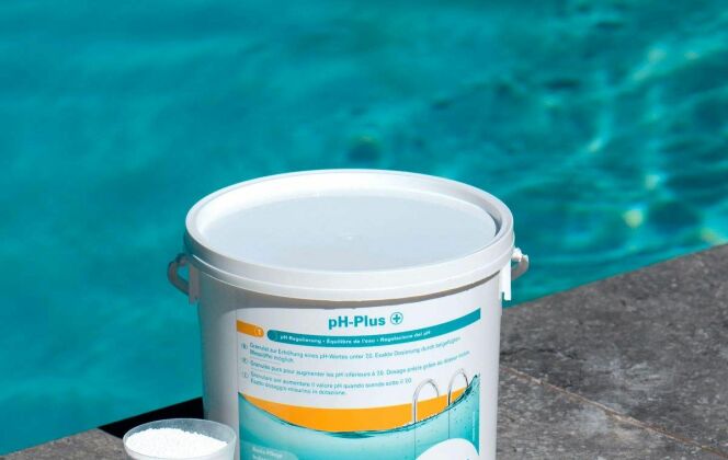 Régulez le pH de votre piscine avec la poudre PH plus par Bayrol © Bayrol