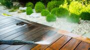 Terrasse mobile piscine : tout savoir sur son entretien
