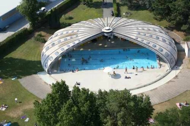 Piscine à Beauchastel