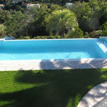 Piscine à débordement par Piscines Marinal