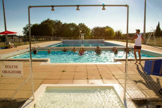 Piscine à Les Eglisottes et Chalaure