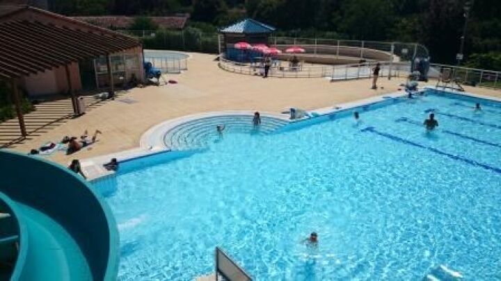 Piscine à Nieuil l'Espoir Piscine à Nieuil l'Espoir