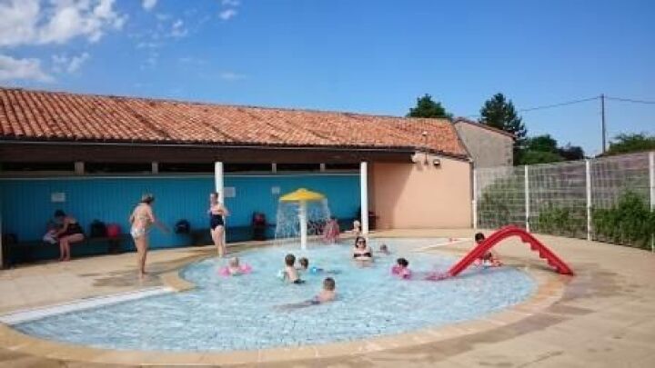 Piscine à Nieuil l'Espoir Piscine à Nieuil l'Espoir