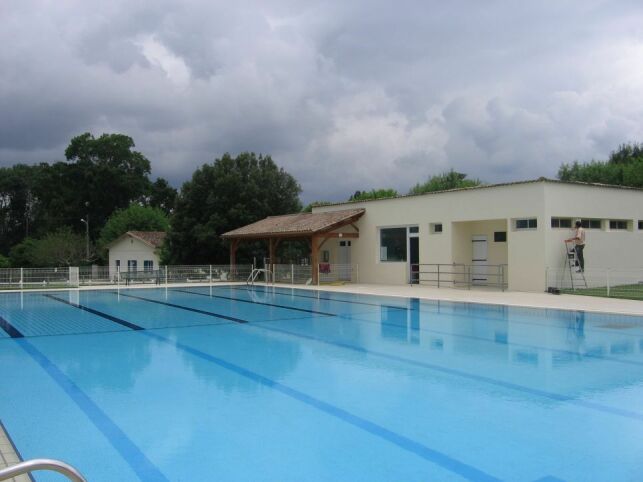 Piscine à Saint Médard de Guizières