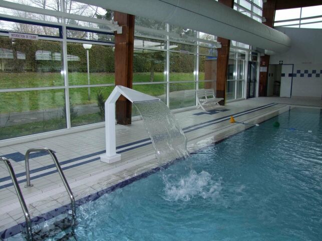 Le jet d'eau de la piscine à Solesmes