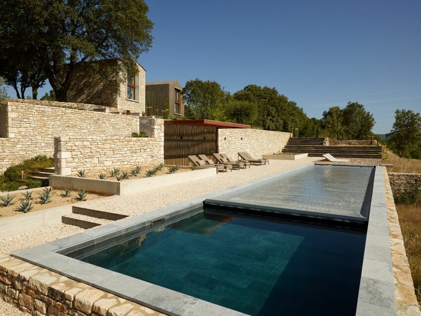 Piscine à usage collectif (maison d’hôtes), Carré Bleu les Vans (07) - Architecte Lucilla de Montis / Architecte-Paysagiste Luc Echilley - Maison et chambres d’hôtes Le Mas Re.Source à Monclus (30630)   
&nbsp;&nbsp;