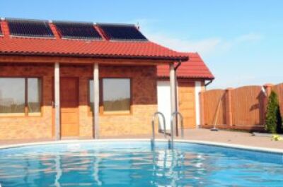 Une piscine à l’énergie solaire : fonctionnement