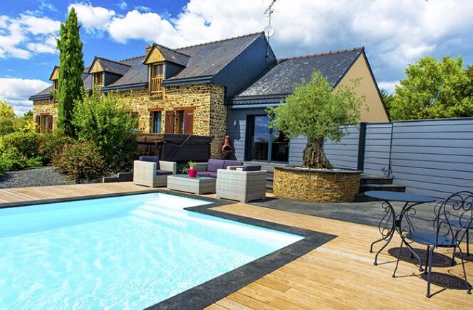 Une Piscine Aquilus Avec De Lardoise