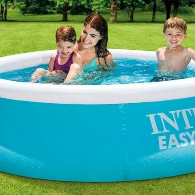 La piscinette autoportée ronde Easy Set s'adaptera à toutes vos envies. © INTEX