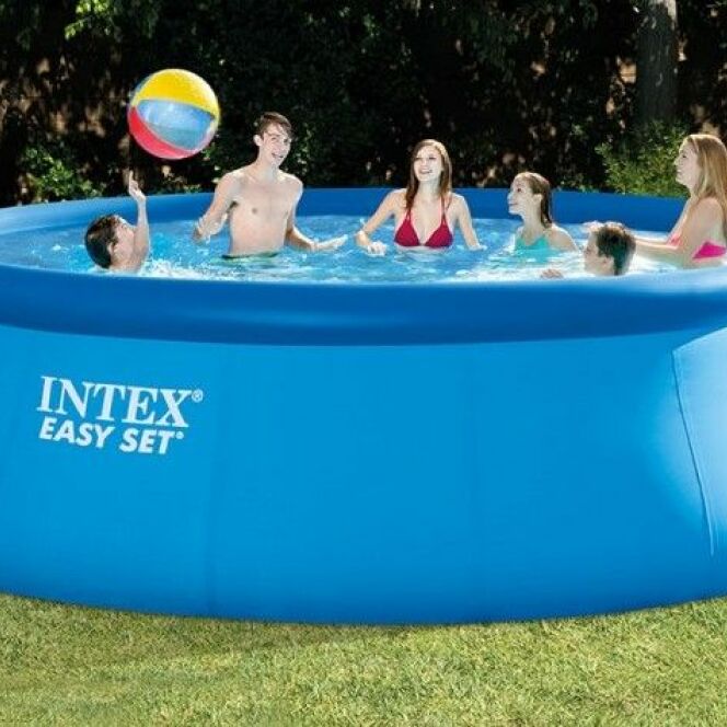 La piscine autoportée Easy Set c’est LA piscine idéale pour petits et grands ! © INTEX