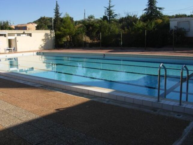 Piscine Chateau Gombert - La Baronne à Marseille Piscine Chateau Gombert - La Baronne à Marseille