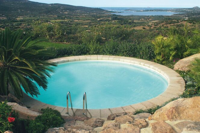 Belle piscine ronde de rêve