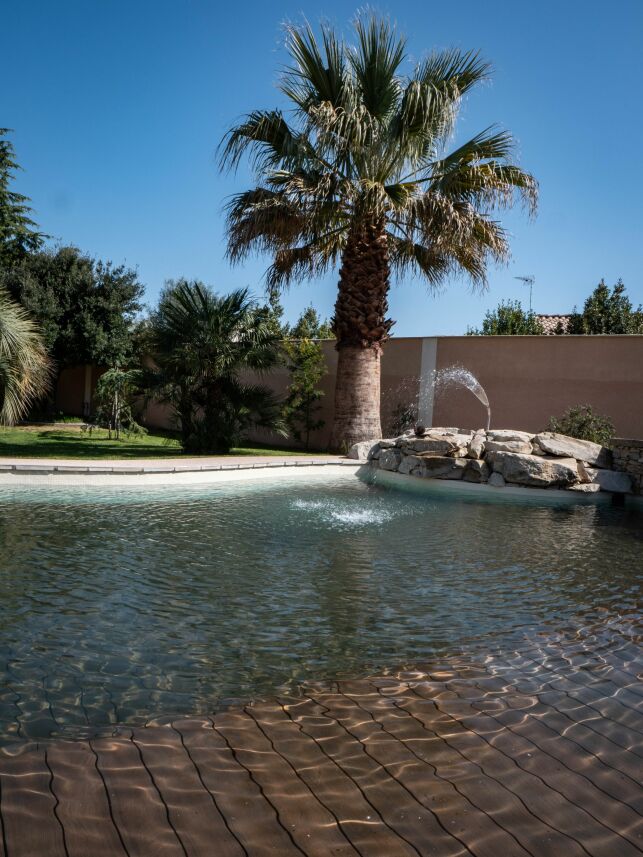 Piscine connectée avec fond mobile