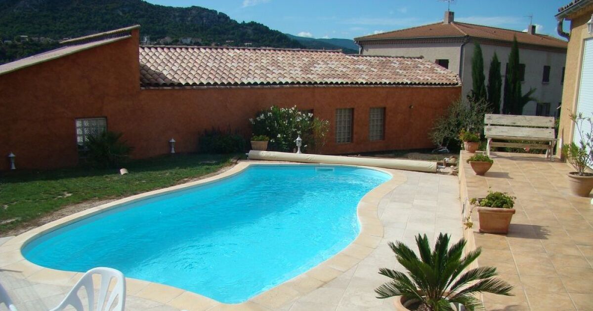 Zoom sur le modèle Moorea 1, par Piscines Ibiza - Guide ...