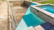 Piscine coque ou béton : laquelle choisir ?