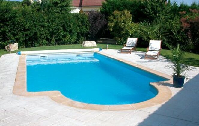 Piscine coque polyester Corail fond plat © Alliance Piscines