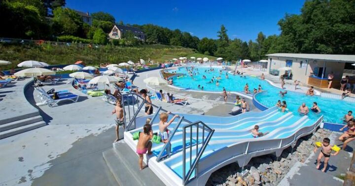 Piscine d'été Les Aubazines à Bort les Orgues Piscine d'été Les Aubazines à Bort les Orgues