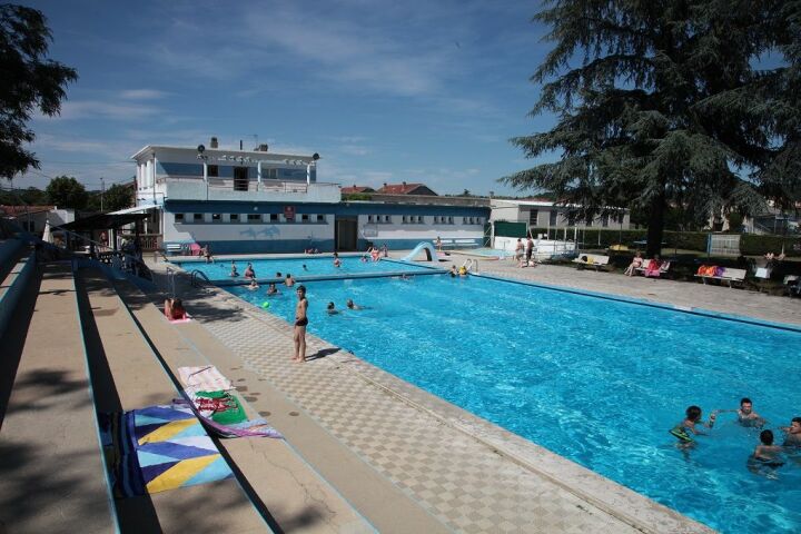 Piscine du Rhodia Club à Salaise sur Sanne Piscine du Rhodia Club à Salaise sur Sanne