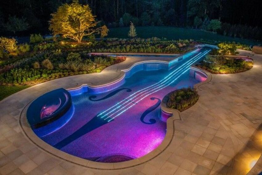 Piscine en forme de violon à Bedford (USA&nbsp;&nbsp;