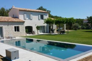 Piscine enterrée réalisée par Nuances de Bleu - Nîmes