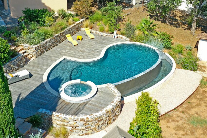 Piscine familiale de forme libre de moins de 40m² - Trophée Argent&nbsp;&nbsp;