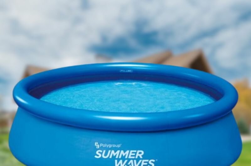 Optez pour cette piscine gonflable à moins de 100€ pour cet été ! 