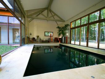 Photos de piscines intérieures avec baie vitrée