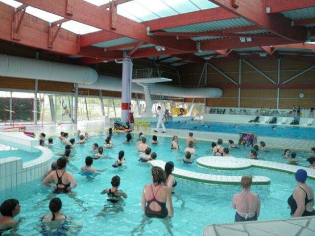 La piscine à Aigle dispense des cours collectifs.