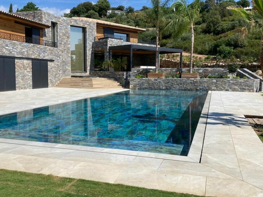 Piscine miroir, par Carré Bleu Porto-Vecchio (2A)&nbsp;&nbsp;