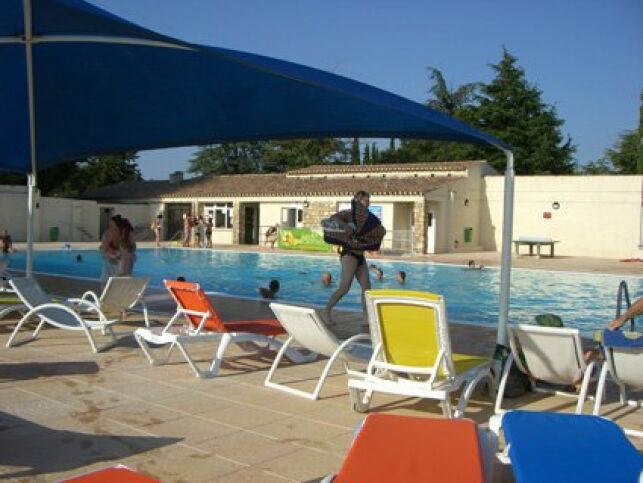 Piscine municipale à Mejannes le Clap : en avant pour le bain de soleil !